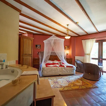 Efes Butik 3* كيرازلي